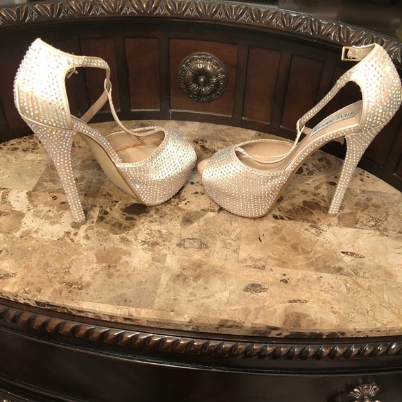 Shoes - Picture 1 of 3